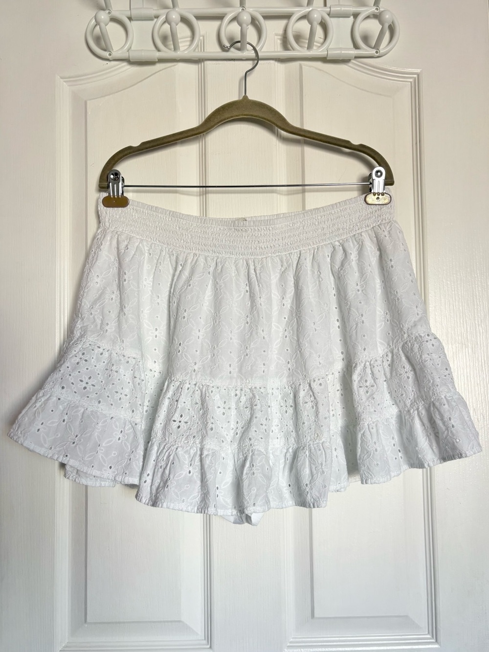 American Eagle Outfitters White Eyelet Tiered Skort